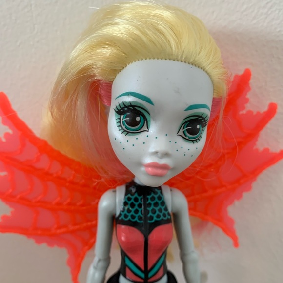 MONSTER HIGH GHOUL TO MERMAID LAGOONA BLUE TRANSFORMATION DOLL - Picture 3 of 9